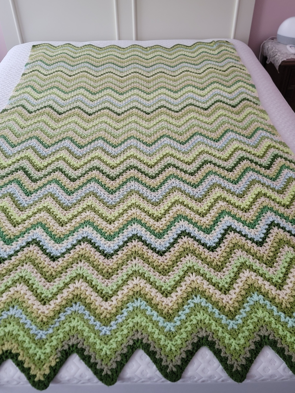 Vintage Handmade Green Chevron Crochet Throw Blanket 40x70 Grannycore Roseanne